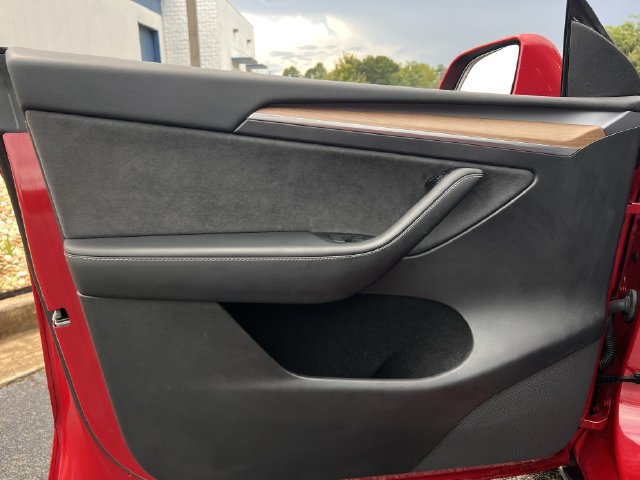 Used 2022 Tesla Model Y Performance AWD/4WD image 9