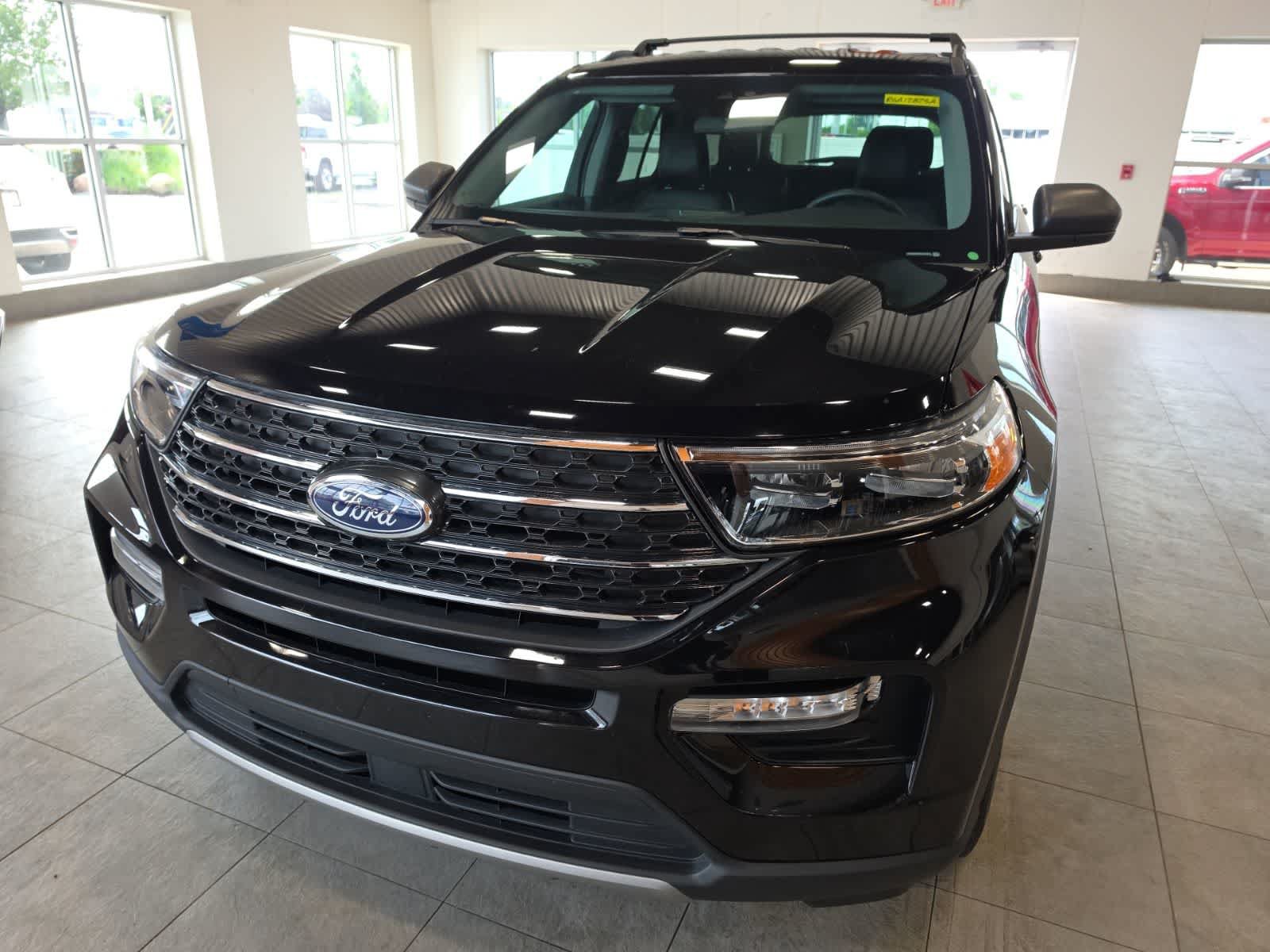 Used 2024 Ford Explorer XLT w/ Equipment Group 202A AWD/4WD image 3