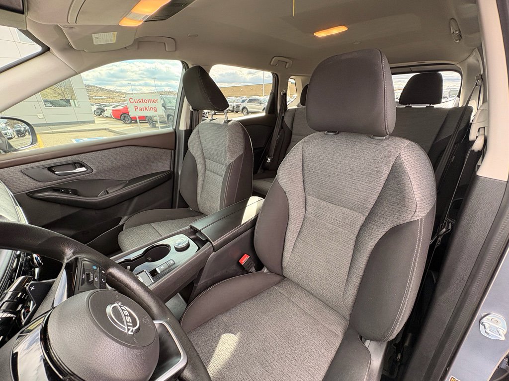 Used 2022 Nissan Rogue SV image 16