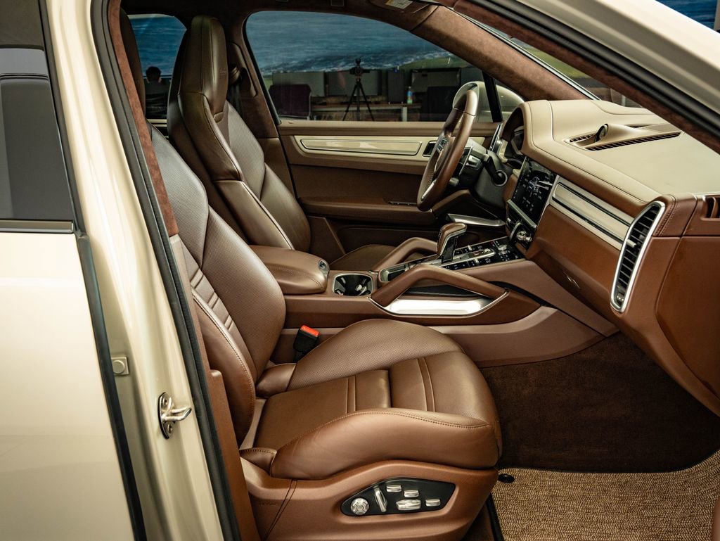 Certified 2021 Porsche Cayenne Turbo AWD/4WD image 29
