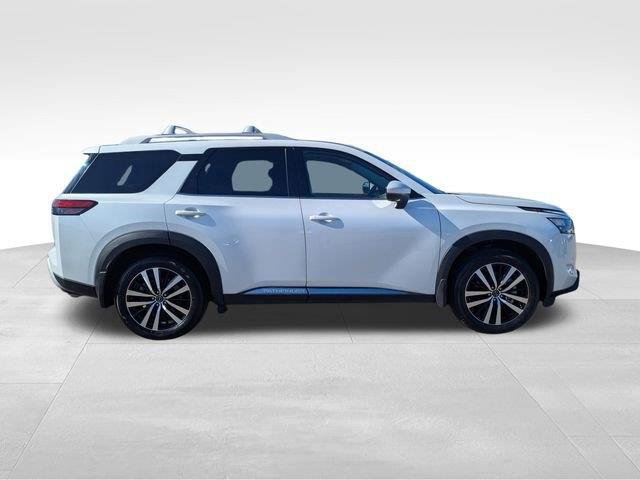 Used 2025 Nissan Pathfinder Platinum w/ Cargo Package image 6
