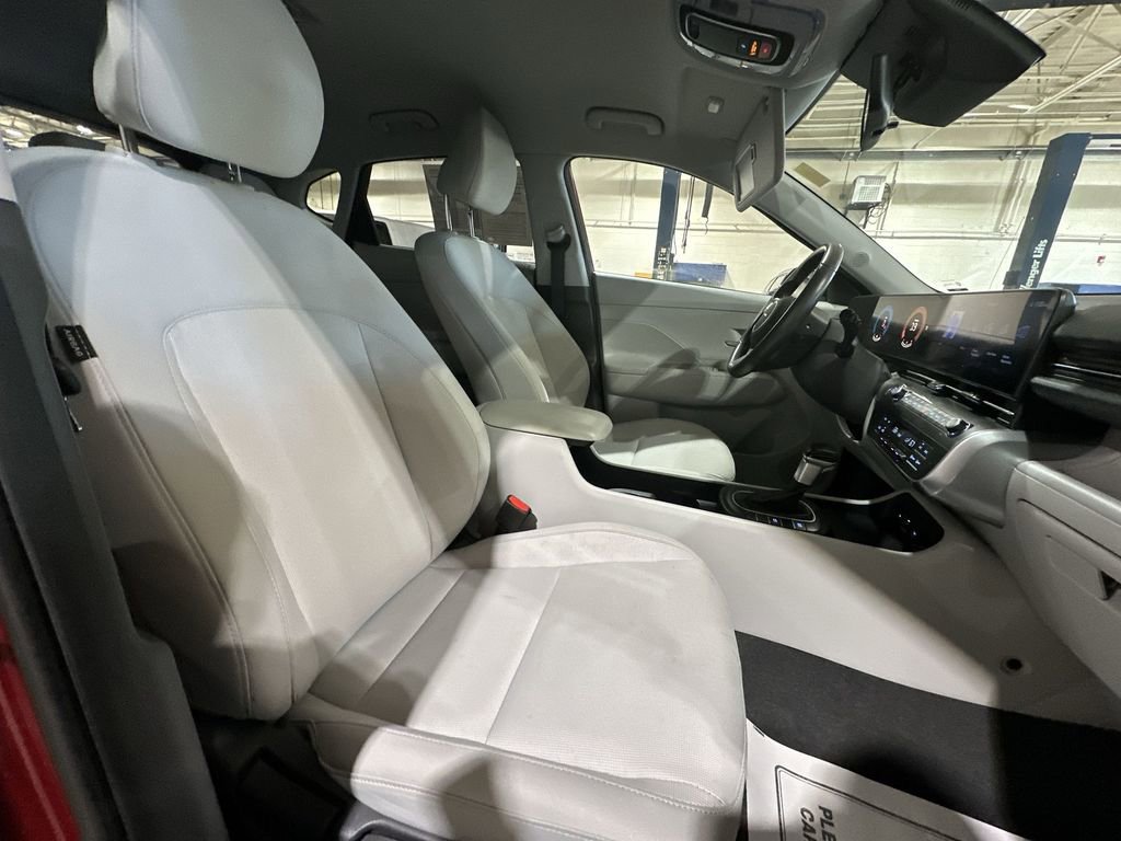 Used 2025 Hyundai Kona SEL image 24
