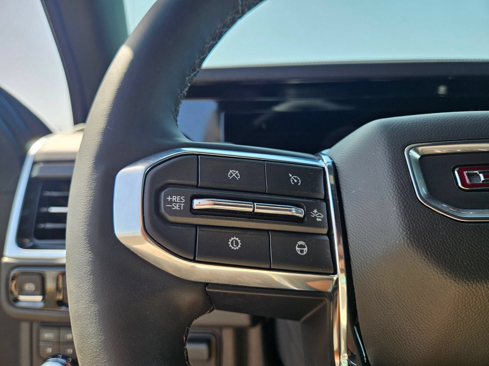 New 2026 GMC Yukon XL Elevation AWD/4WD image 12
