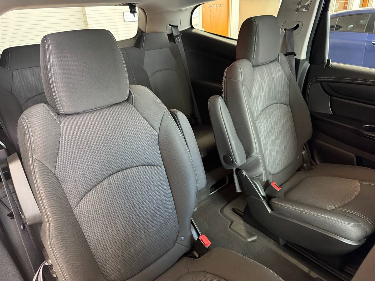 Used 2015 Chevrolet Traverse LT w/ Style and Technology Package image 50