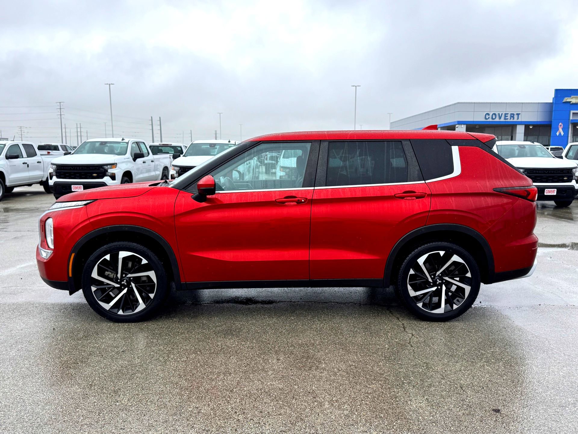 Used 2022 Mitsubishi Outlander SE image 10