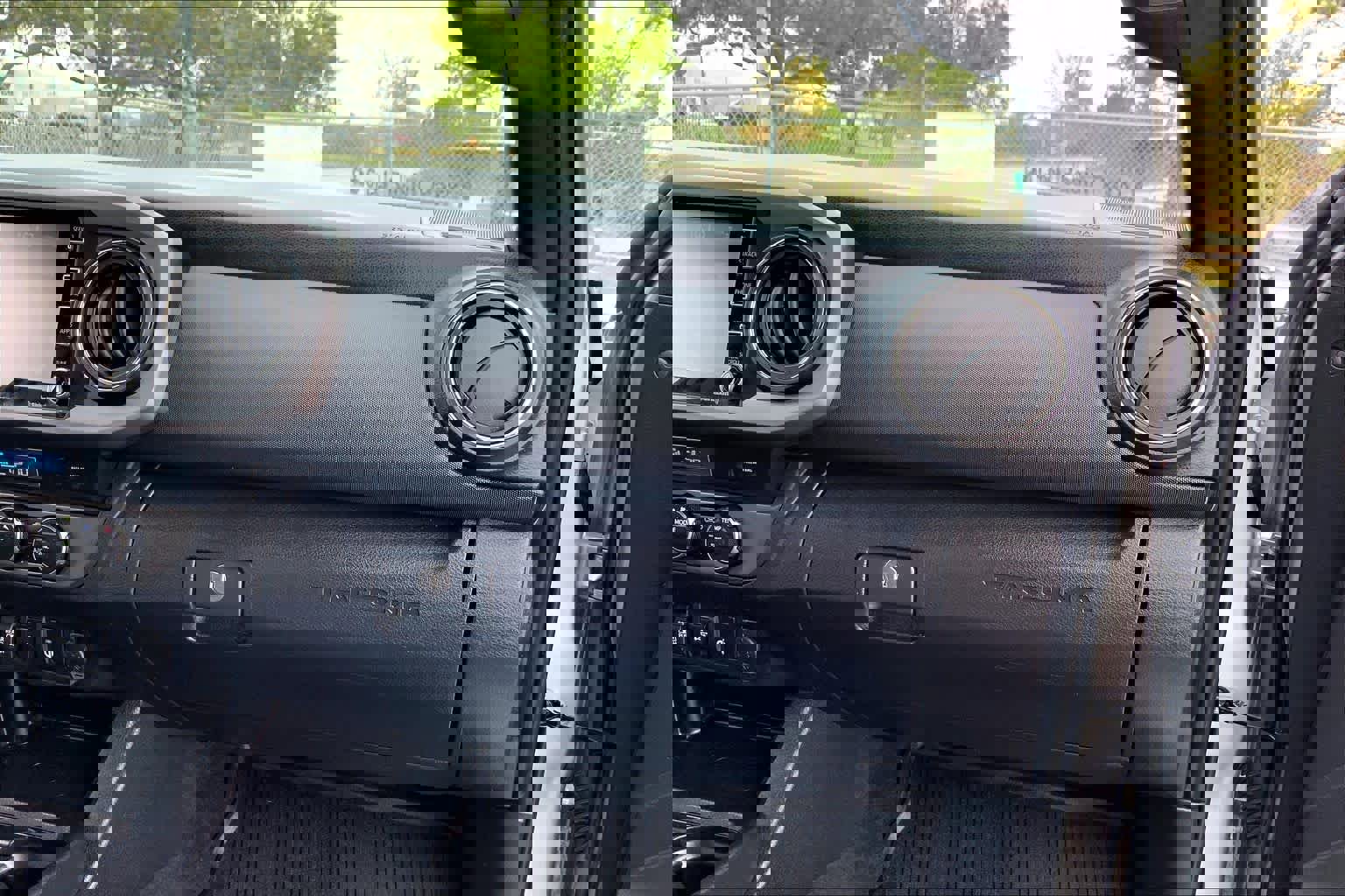 Used 2023 Toyota Tacoma TRD Sport image 18