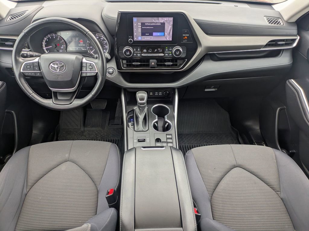 Used 2023 Toyota Highlander LE image 16