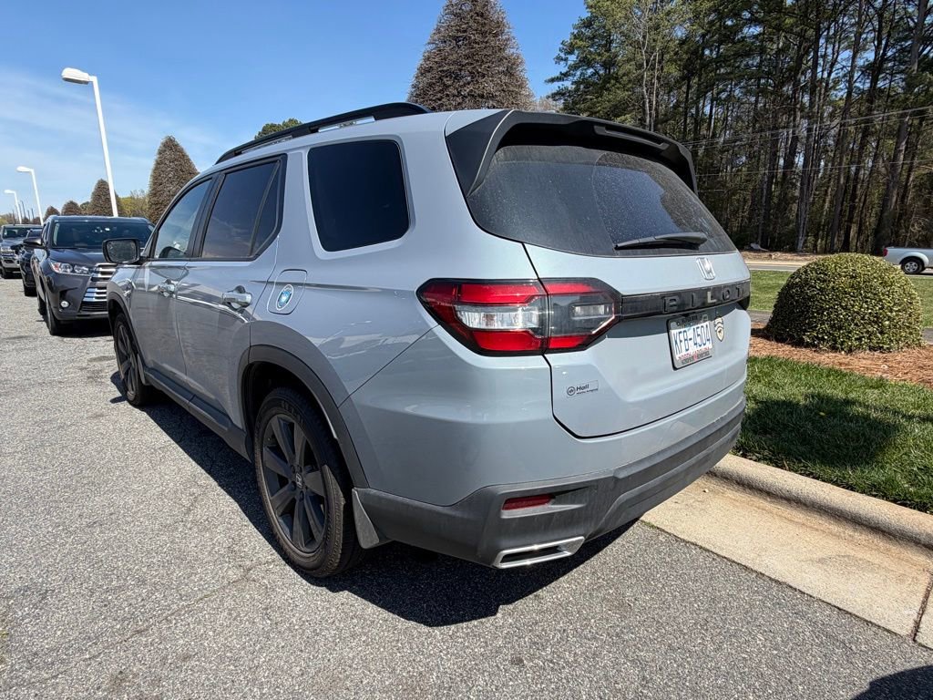 Used 2023 Honda Pilot Sport image 6