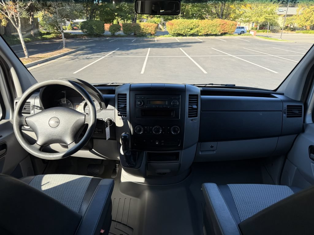Used 2009 Freightliner Sprinter 2500 RWD image 12