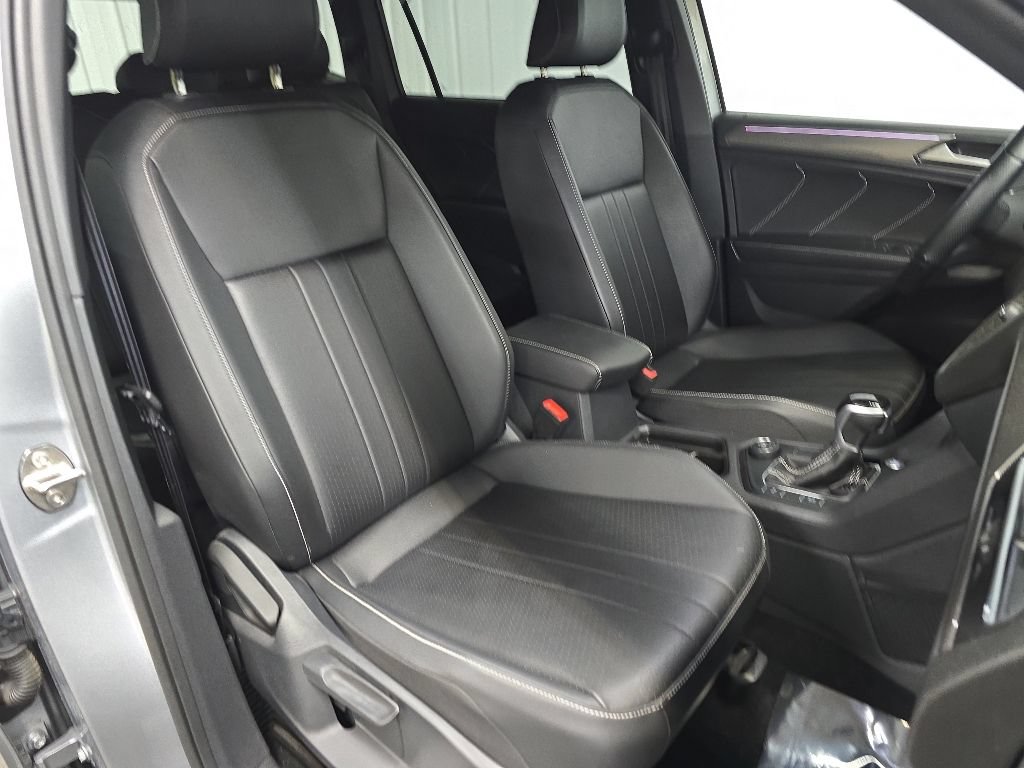 Used 2023 Volkswagen Tiguan SE R-Line AWD/4WD image 15