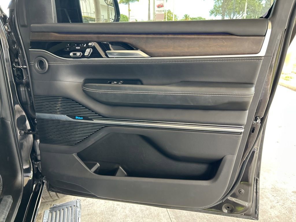 Used 2023 Jeep Grand Wagoneer Series II image 27