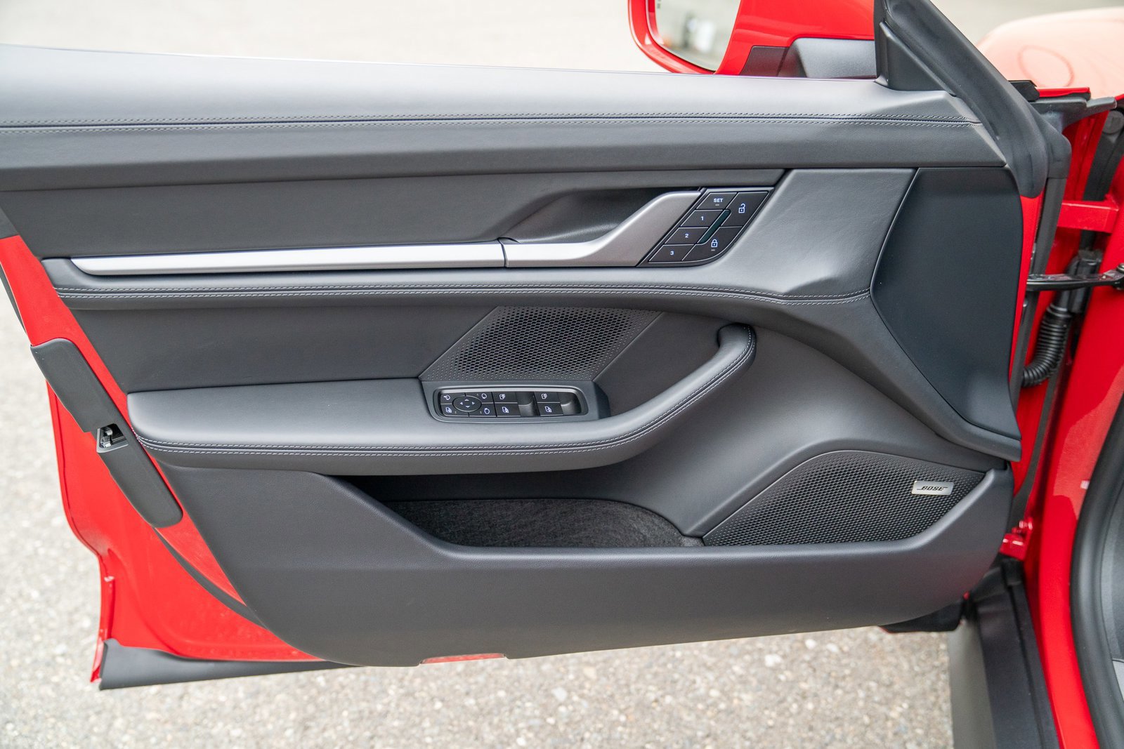 Used 2025 Porsche Taycan image 10