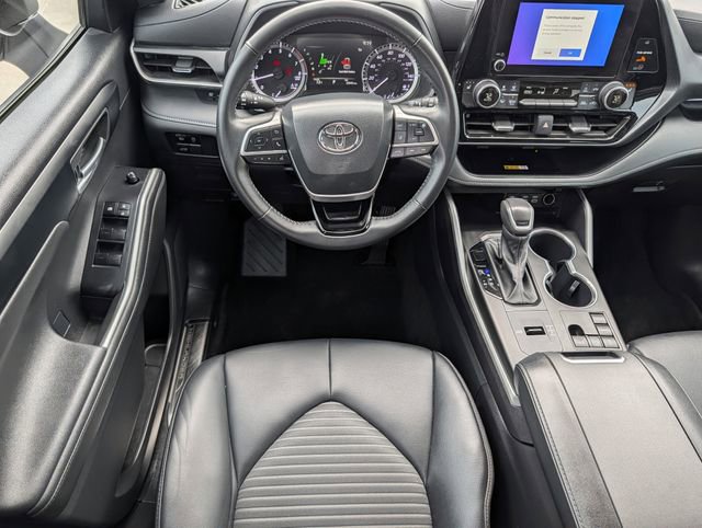 Used 2023 Toyota Highlander XSE image 11