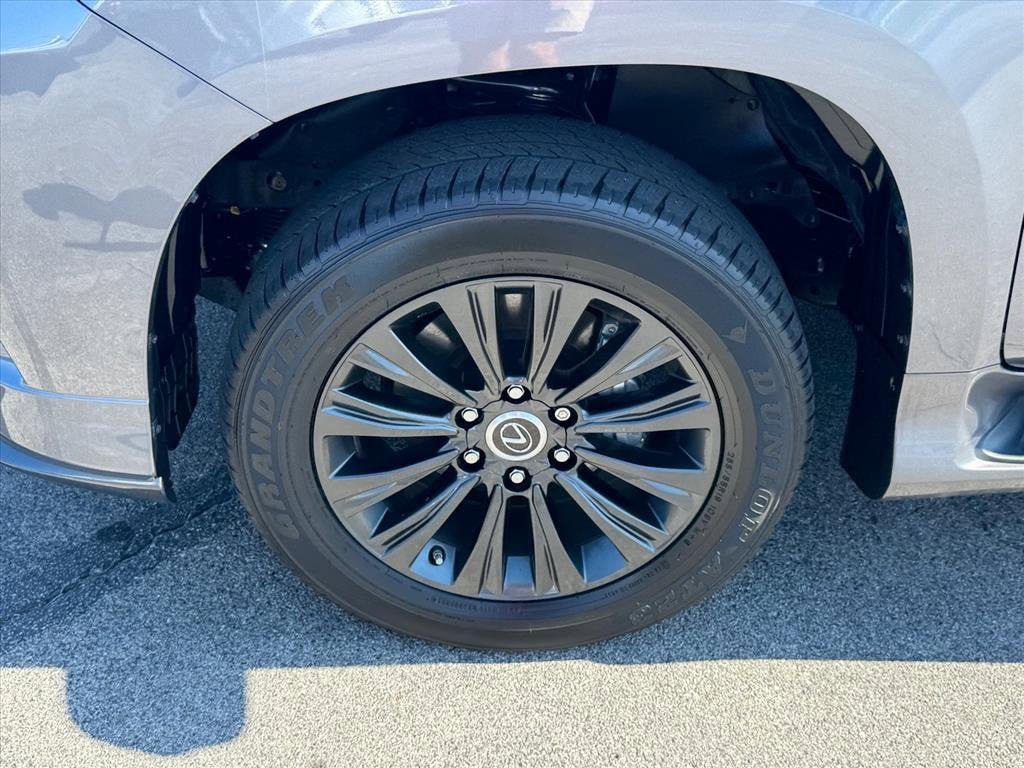 Used 2023 Lexus GX 460 Premium w/ Accessory Package AWD/4WD image 19