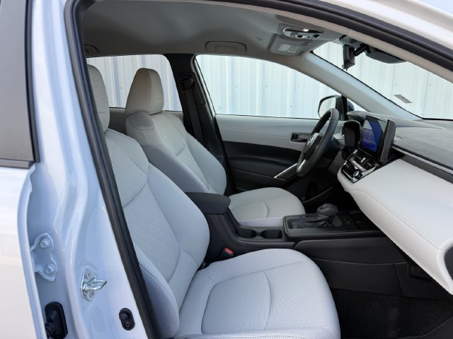 Used 2026 Toyota Corolla Cross LE FWD image 28