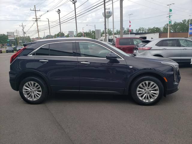 Used 2024 Cadillac XT4 Luxury w/ Cold Weather Package AWD/4WD image 2