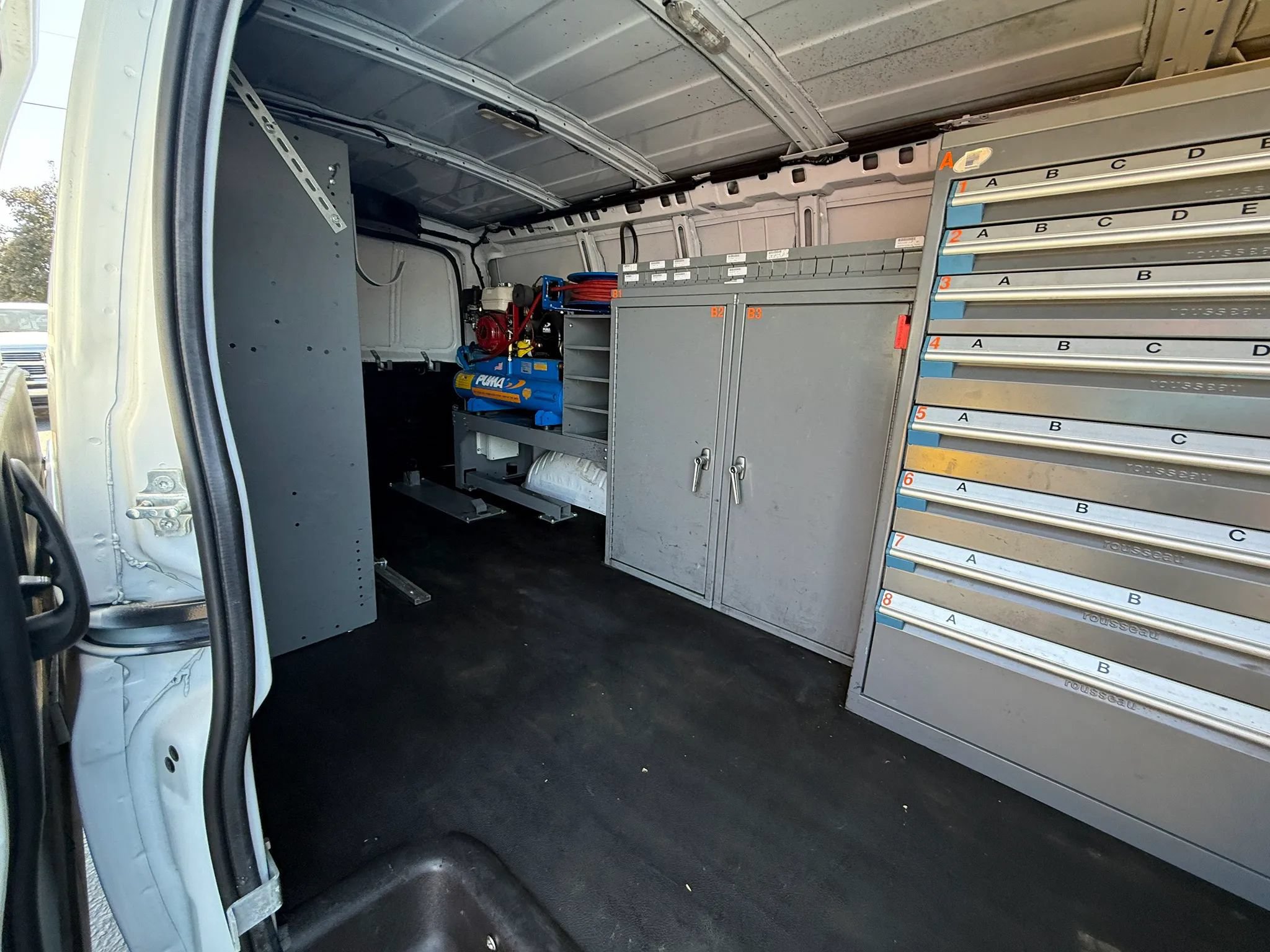 Used 2017 Chevrolet Express 3500 Extended RWD image 17