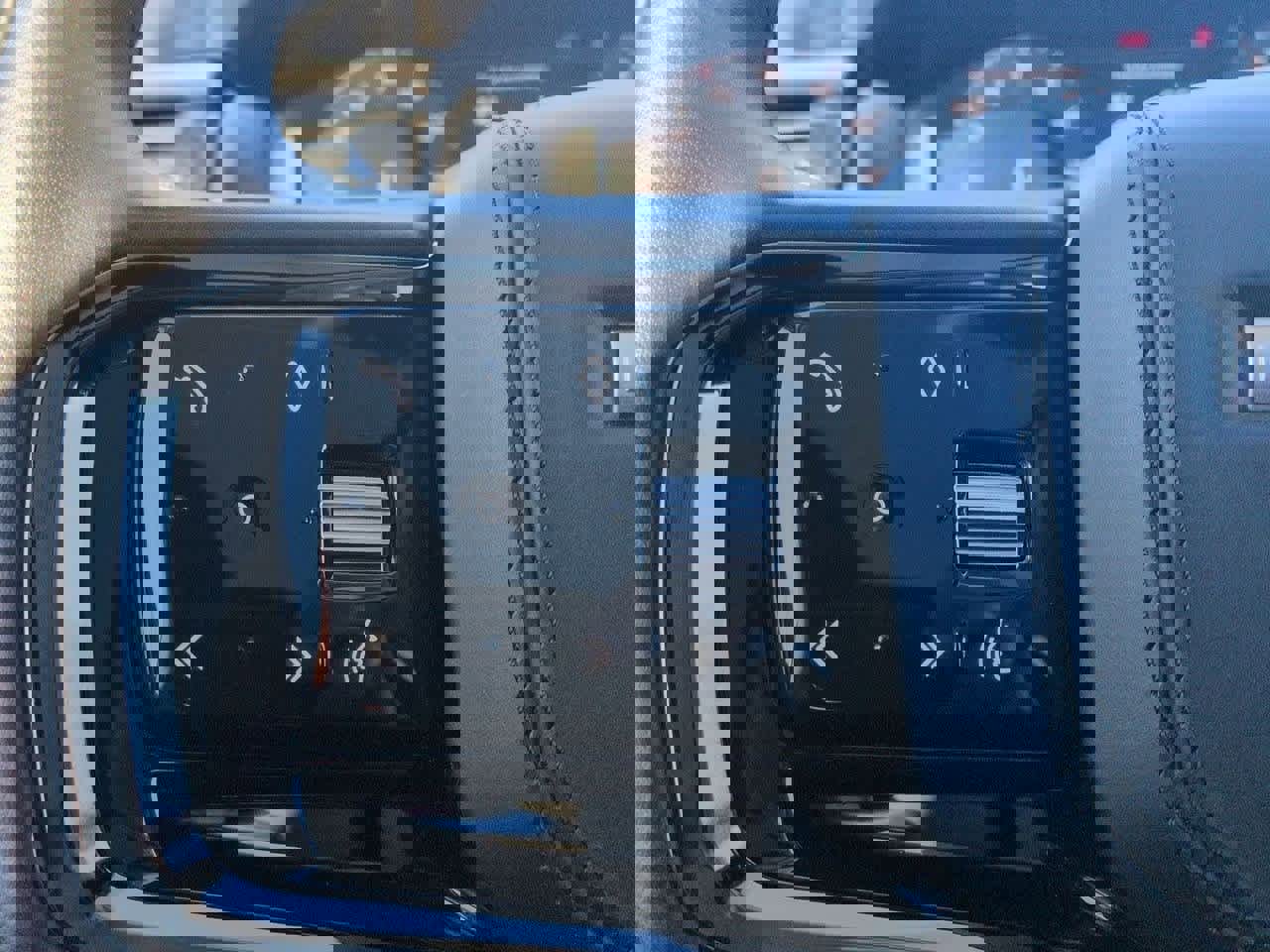 Used 2024 Land Rover Range Rover Velar S image 24