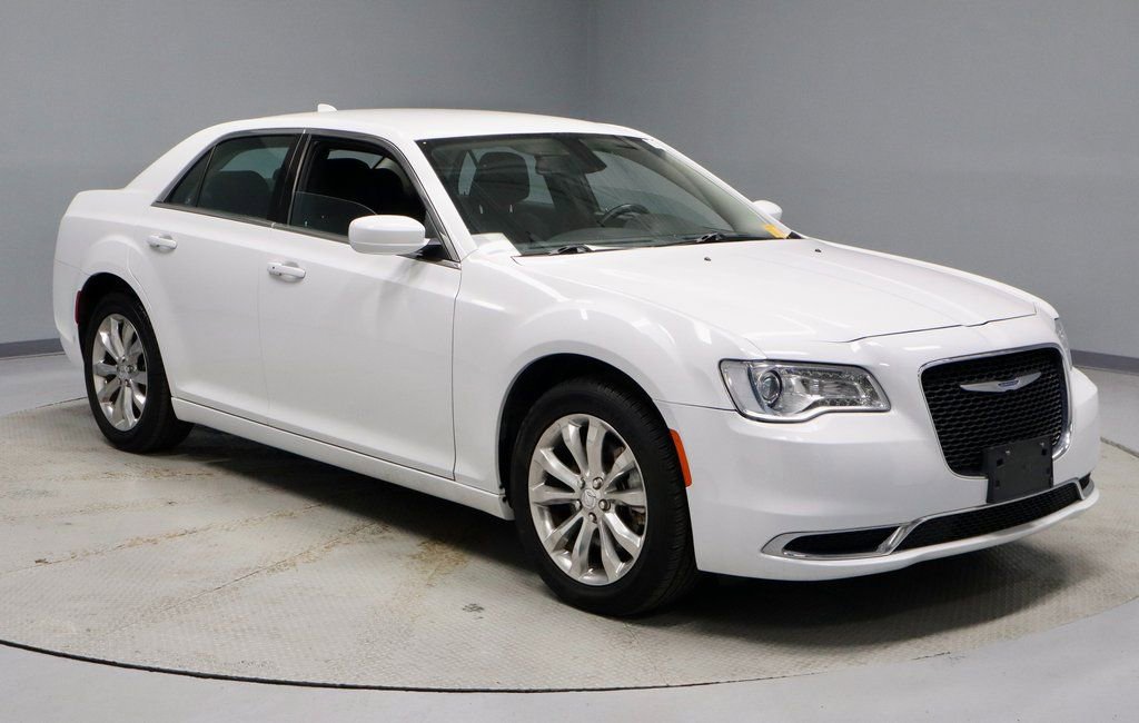 Used 2022 Chrysler 300 Touring image 1