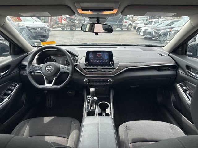 Used 2023 Nissan Altima 2.5 SV FWD image 19