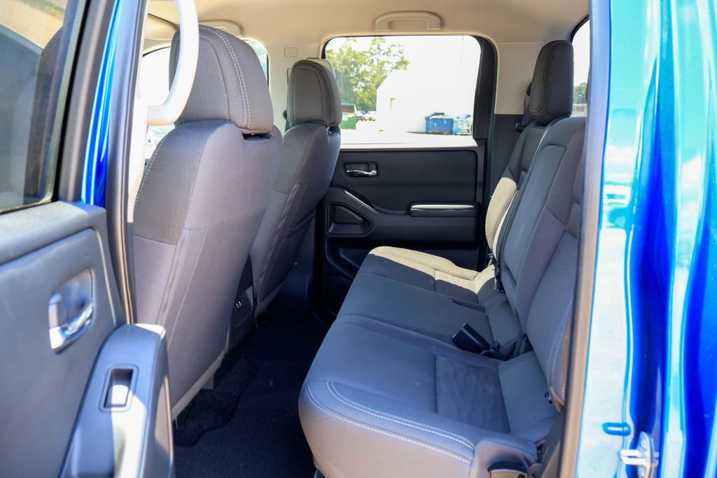 Used 2024 Nissan Frontier SV RWD image 9