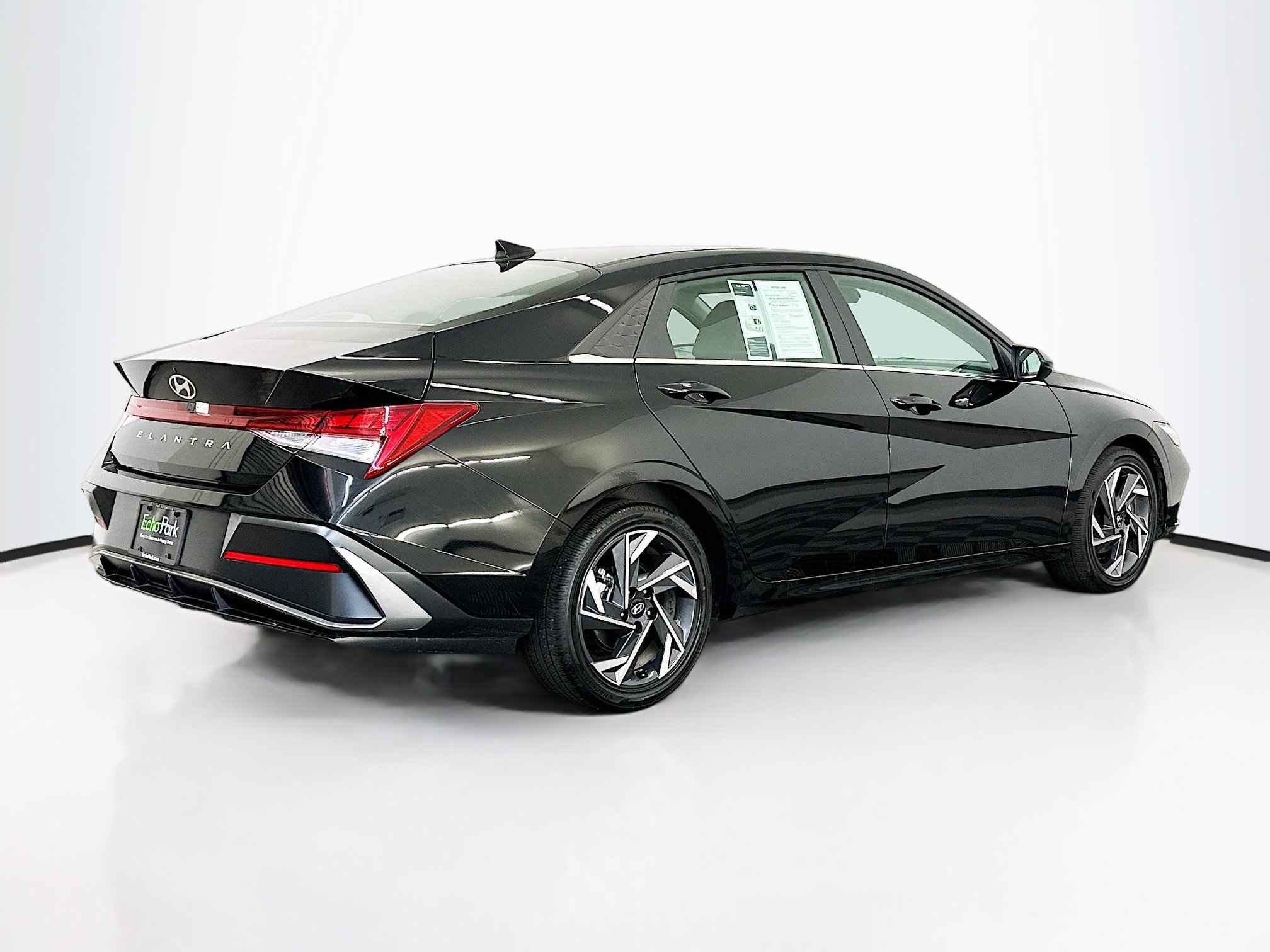 Used 2025 Hyundai Elantra SEL image 9