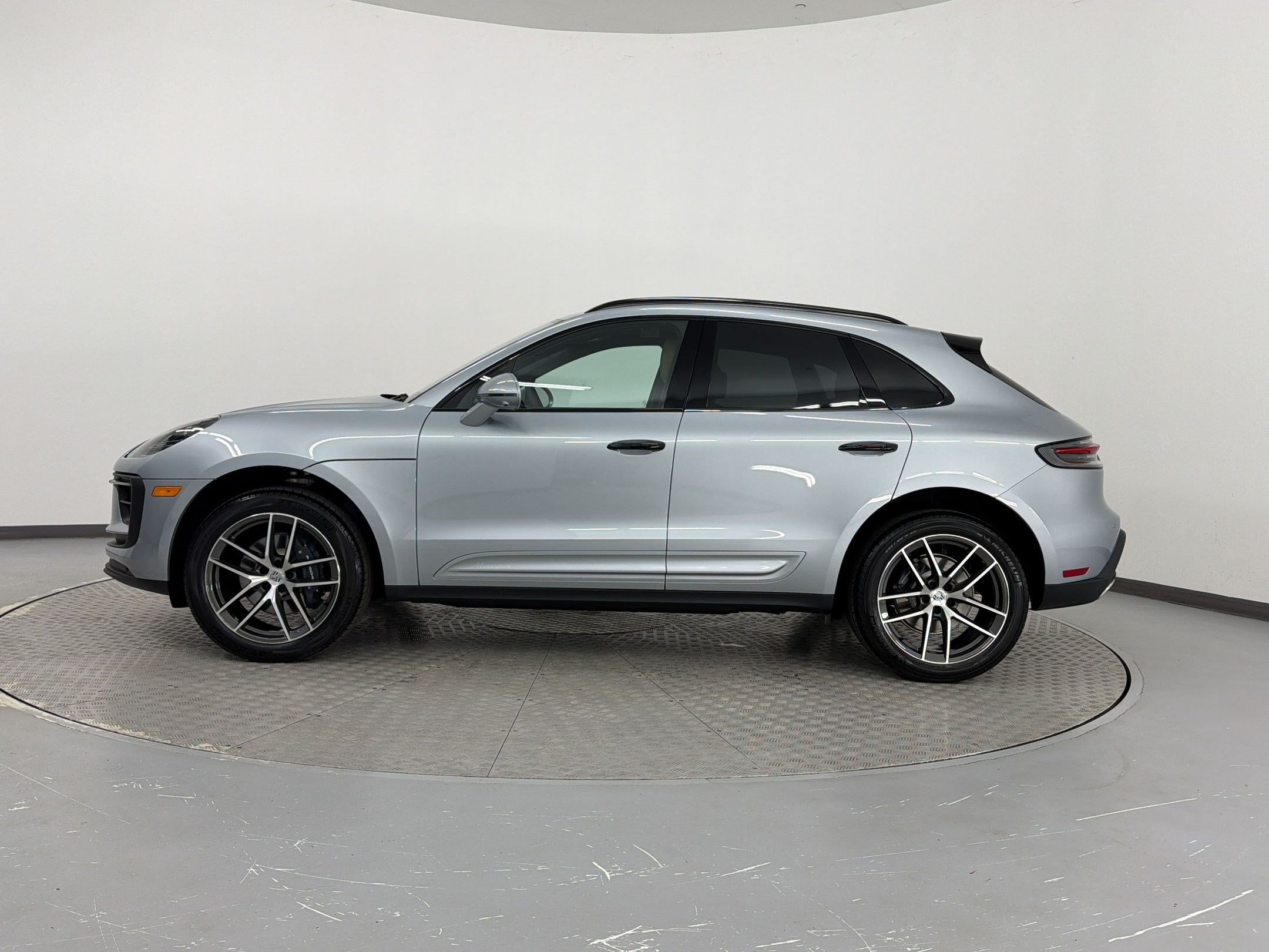 New 2026 Porsche Macan AWD/4WD image 2