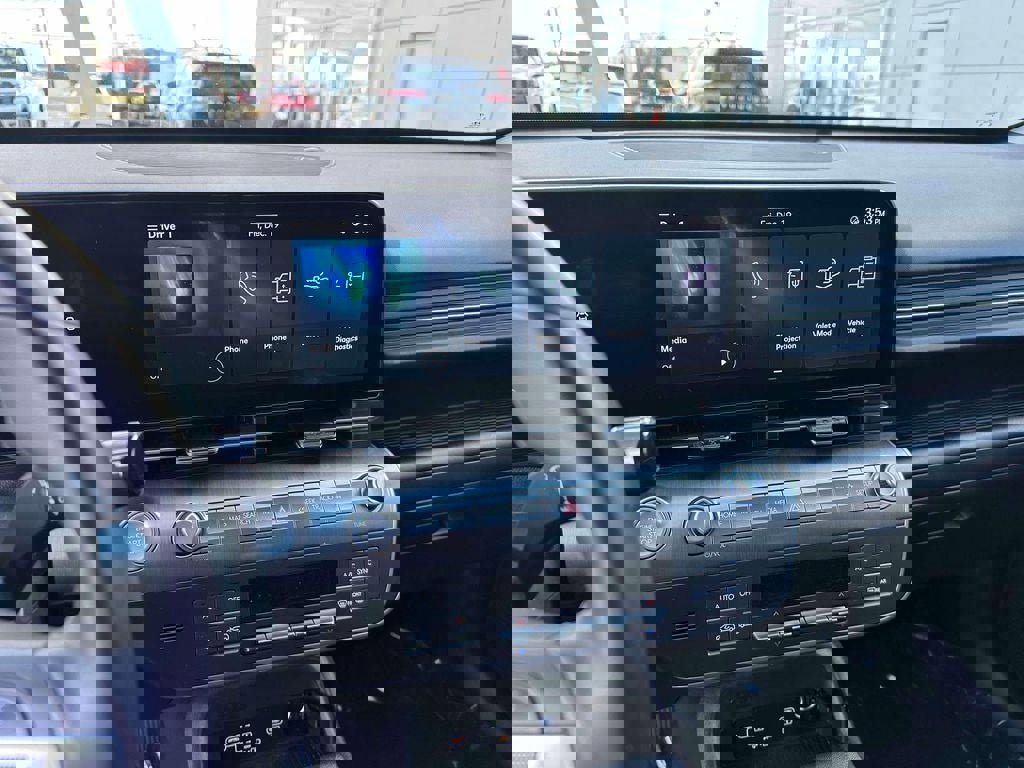 Used 2025 Hyundai Kona SEL image 29