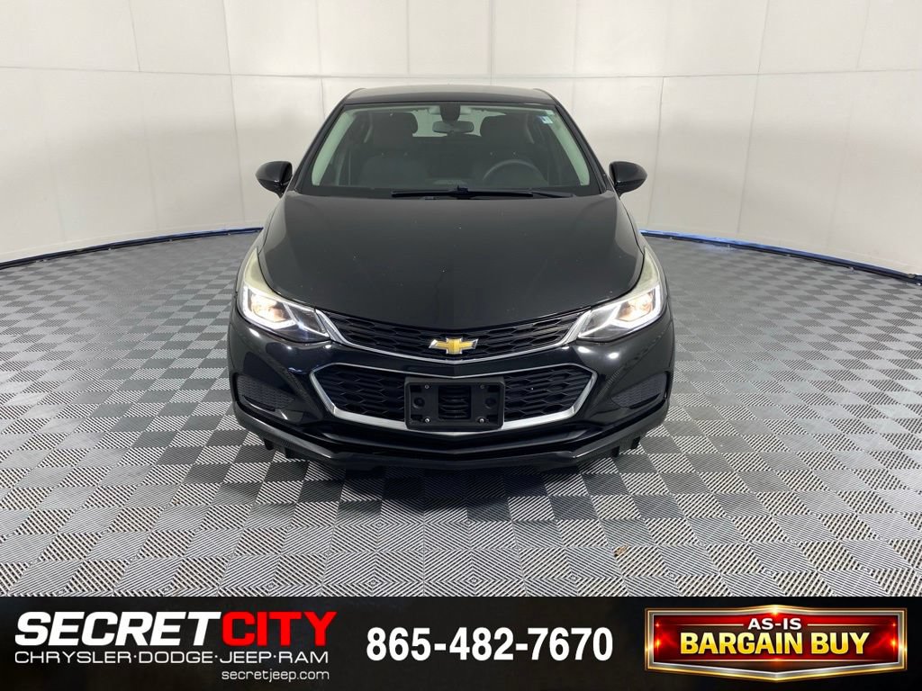 Used 2018 Chevrolet Cruze LT w/ Convenience Package FWD image 2