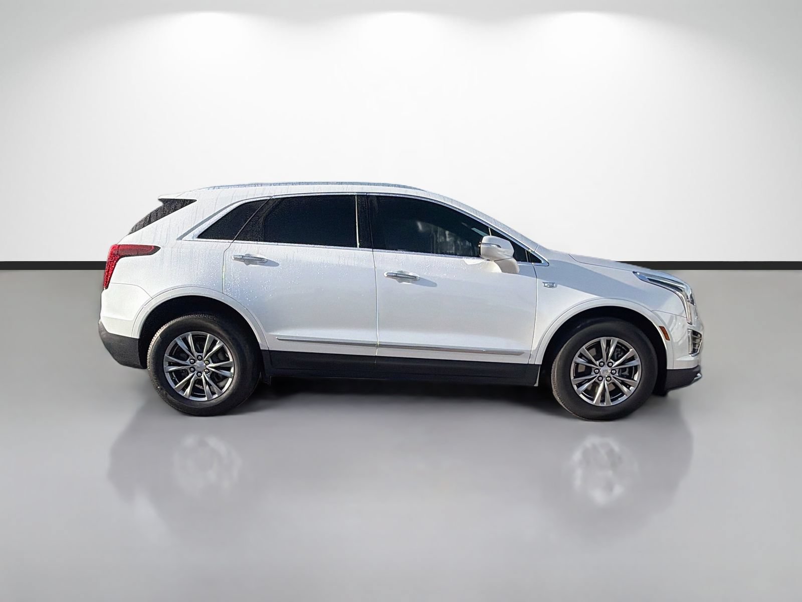 Used 2021 Cadillac XT5 Premium Luxury FWD image 2