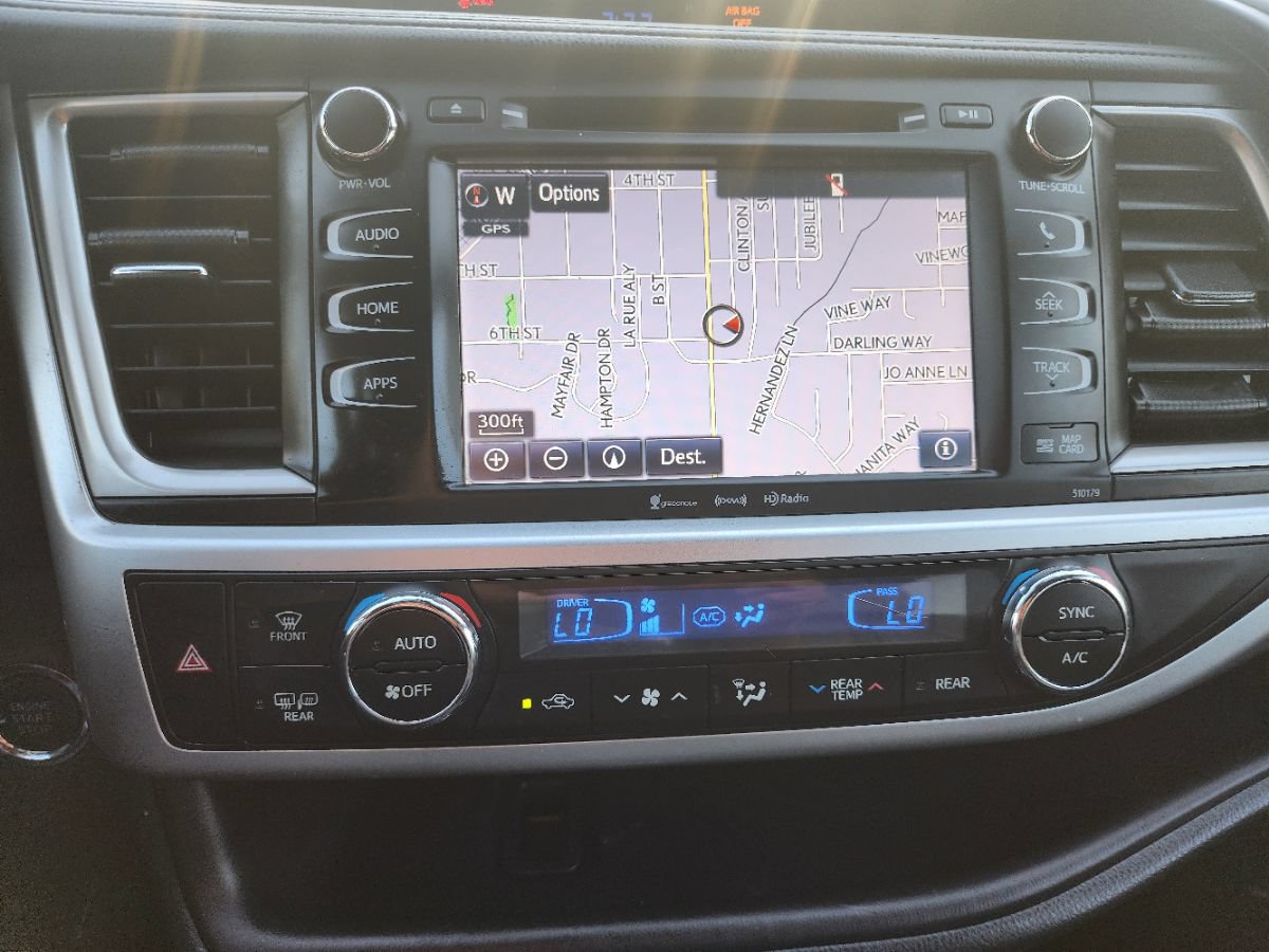 Used 2017 Toyota Highlander SE w/ Carpet Mat Package AWD/4WD image 20