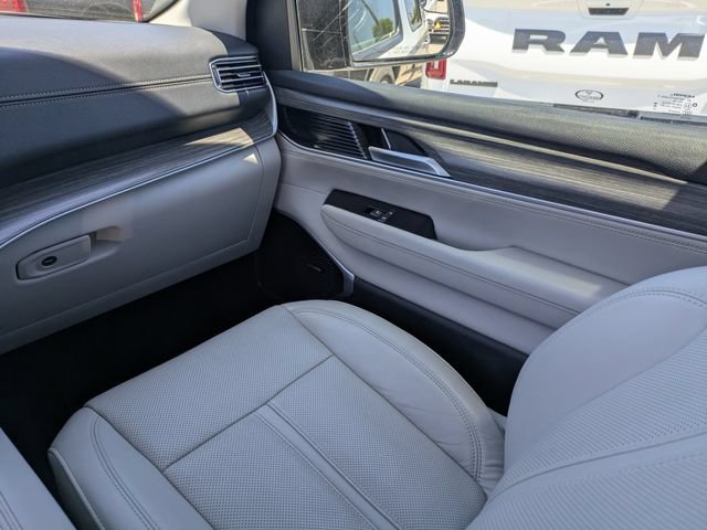 Used 2024 Jeep Wagoneer Series III AWD/4WD image 23