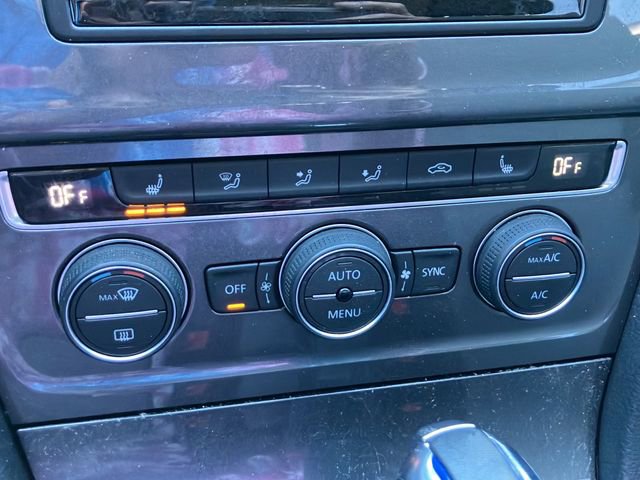 Used 2016 Volkswagen e-Golf SE w/ DC Fast Charging Package image 18