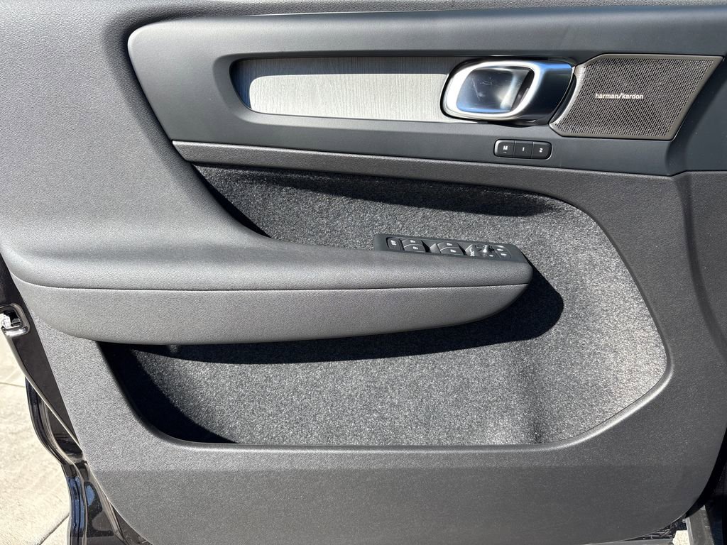 New 2026 Volvo XC40 B5 Ultra AWD/4WD image 9