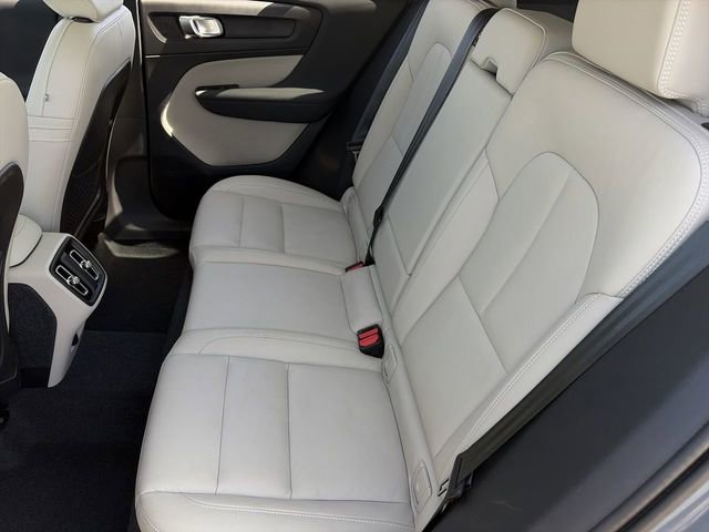 Certified 2023 Volvo XC40 B4 Plus w/ Protection Package Premier FWD image 19