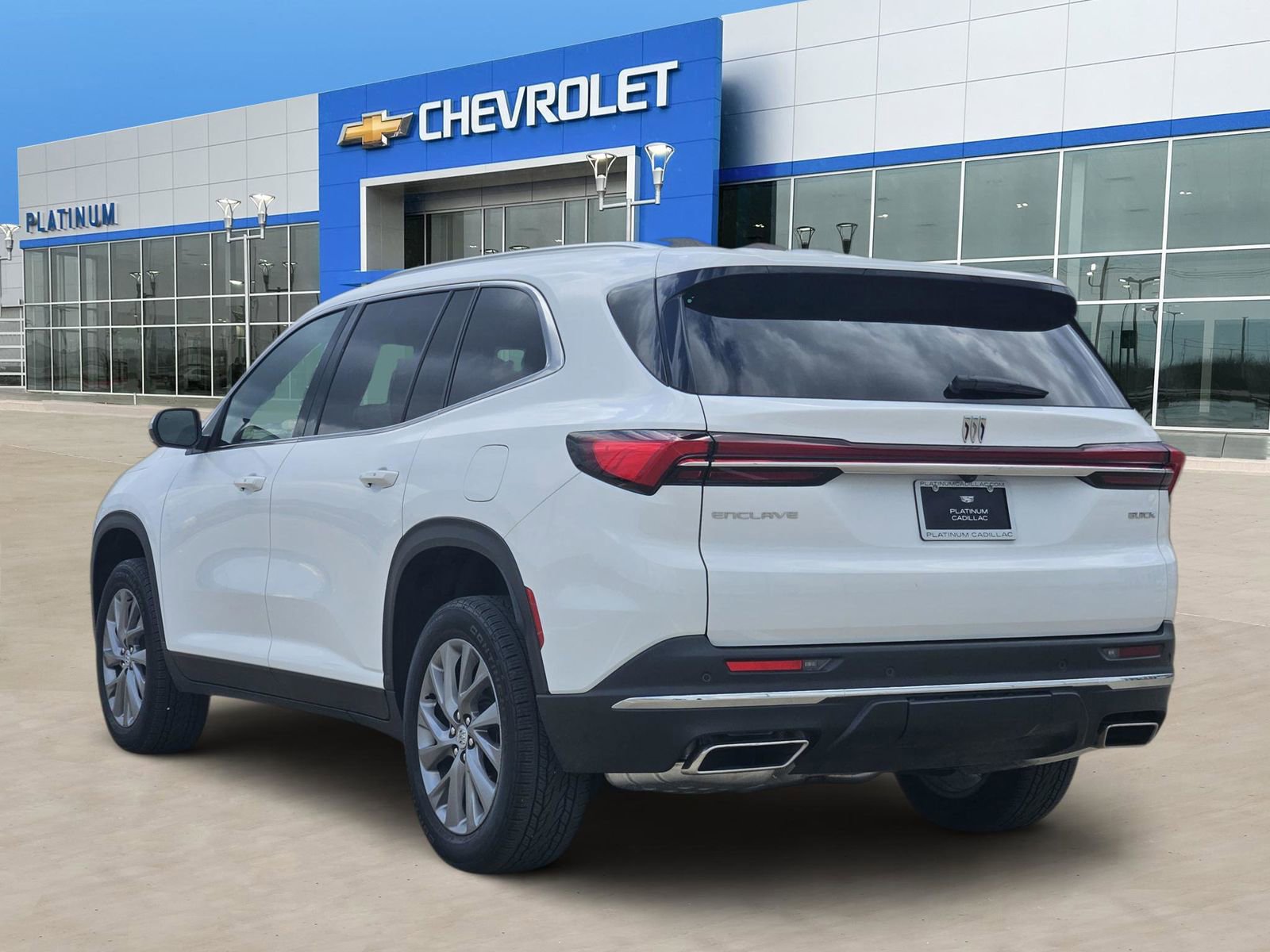 Used 2025 Buick Enclave Preferred image 4