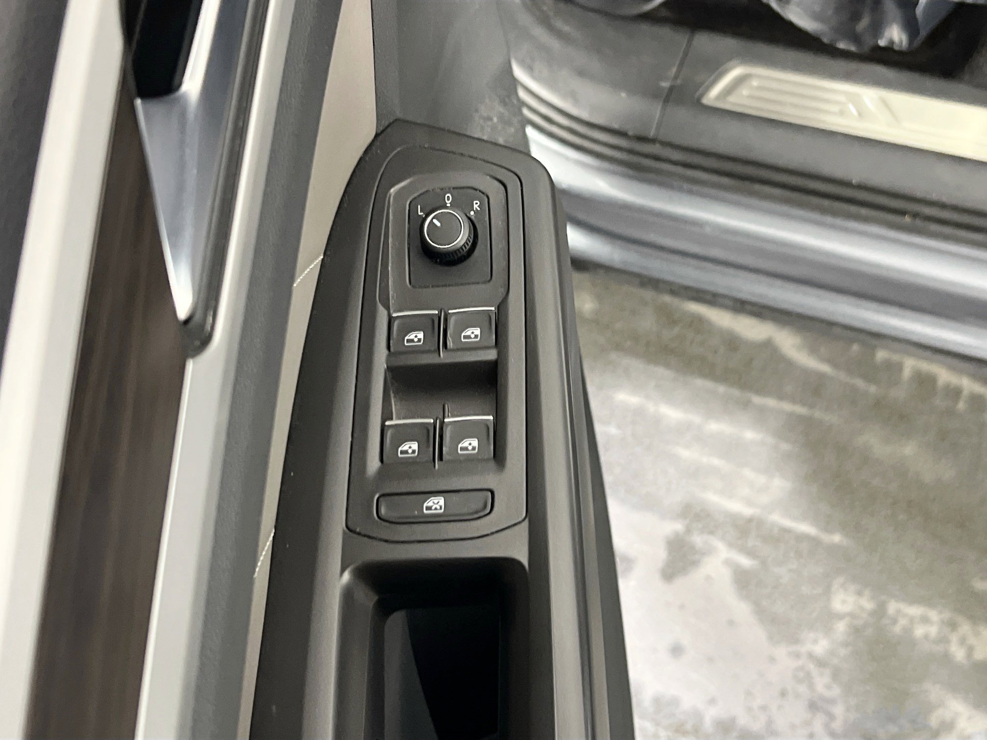 Used 2023 Volkswagen Atlas SE image 17