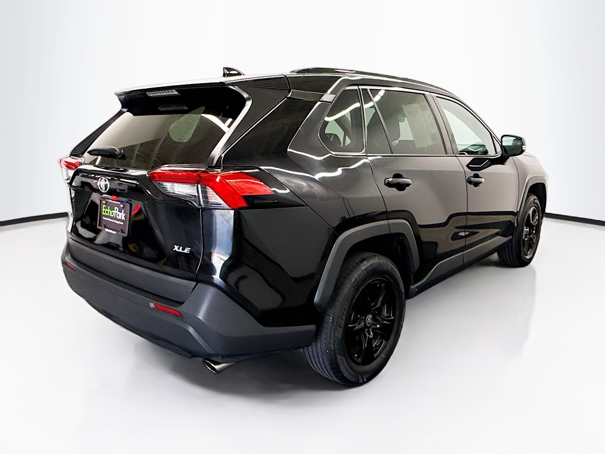Used 2021 Toyota RAV4 XLE FWD image 9