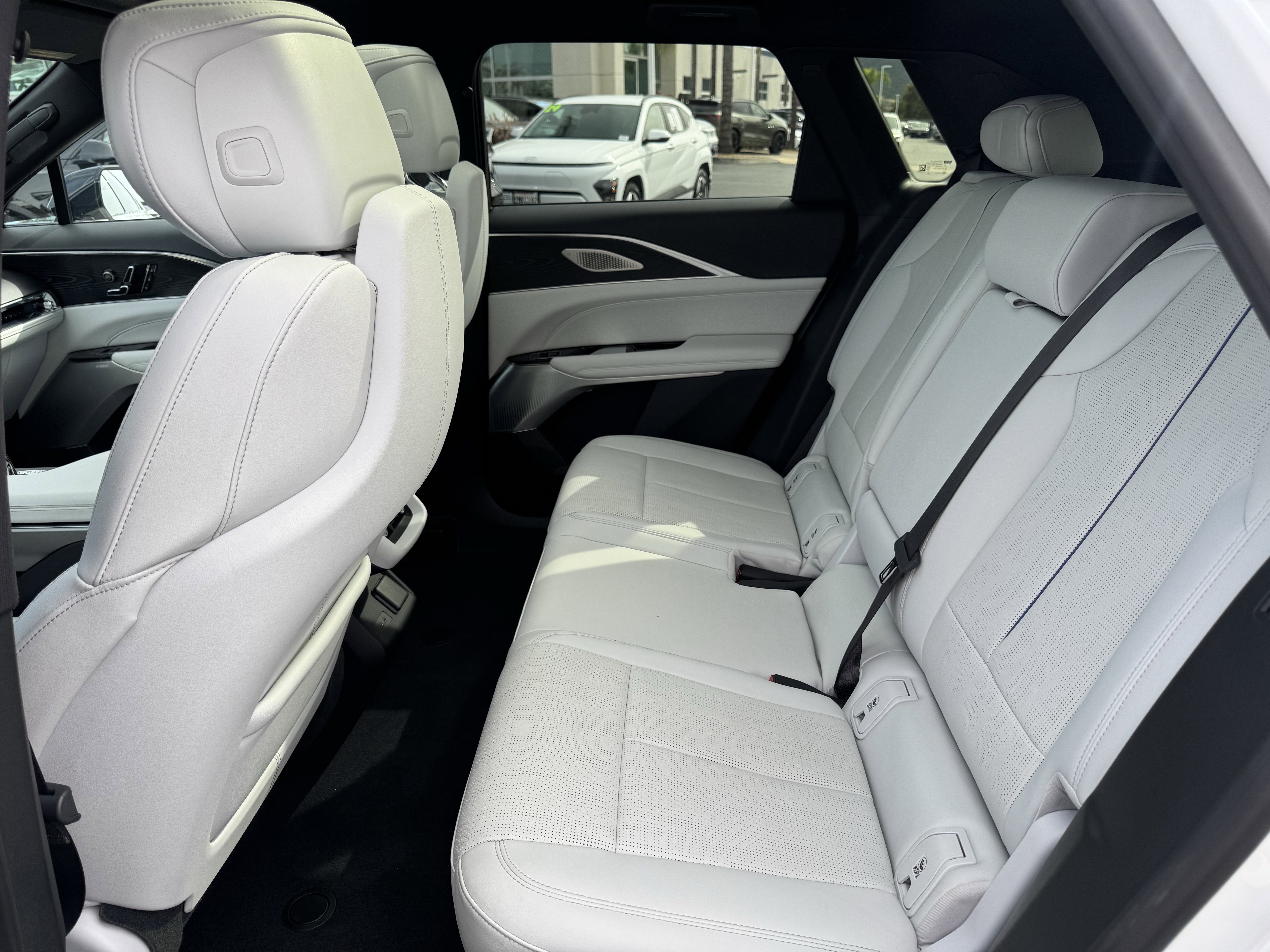 Used 2024 Cadillac Lyriq Luxury AWD/4WD image 36