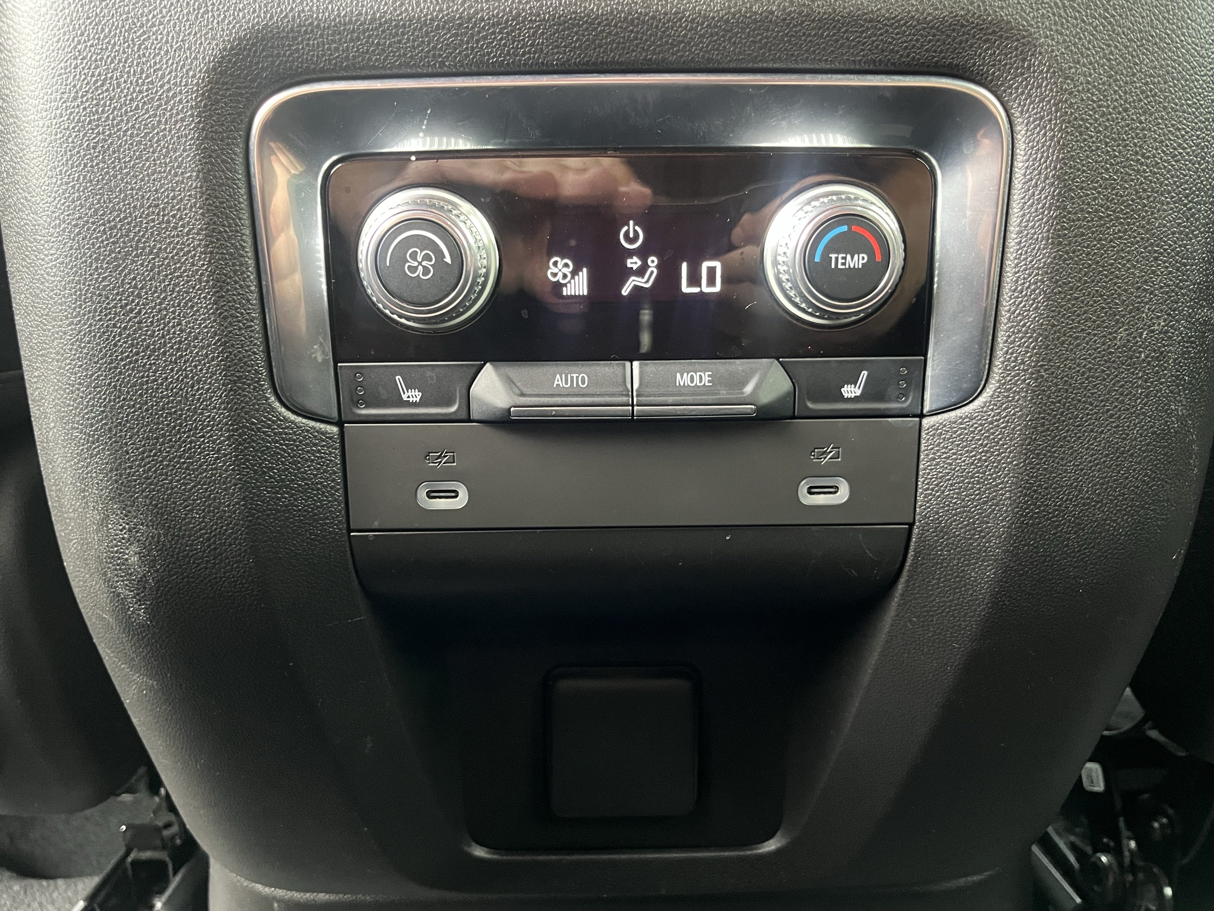 Used 2022 GMC Yukon Denali AWD/4WD image 29