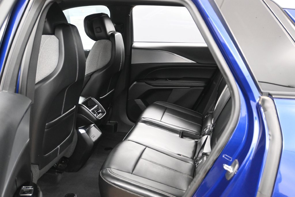 Used 2024 Cadillac Lyriq Tech RWD image 33