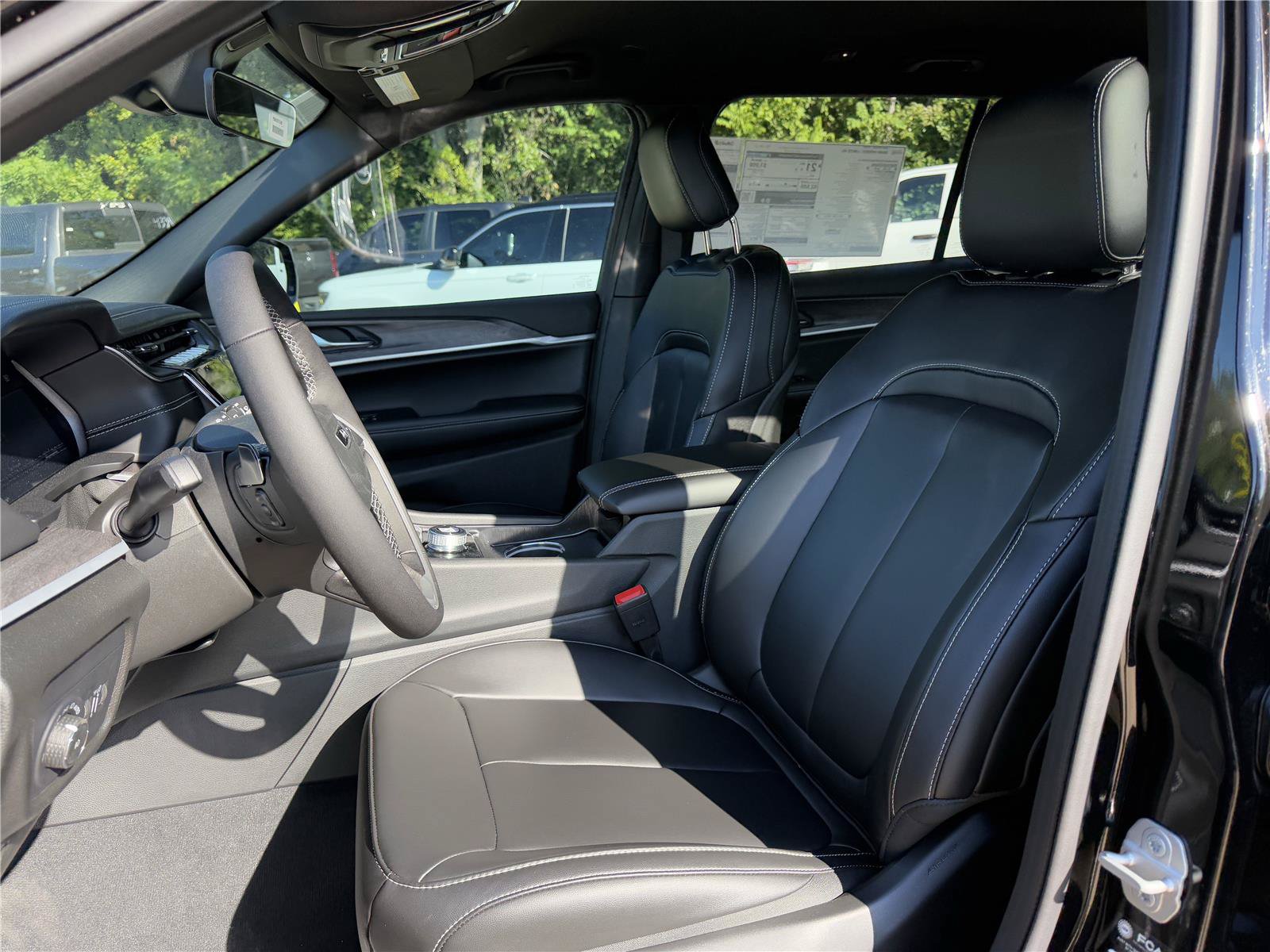 New 2025 Jeep Grand Cherokee L Limited w/ Black Appearance Package RWD image 15
