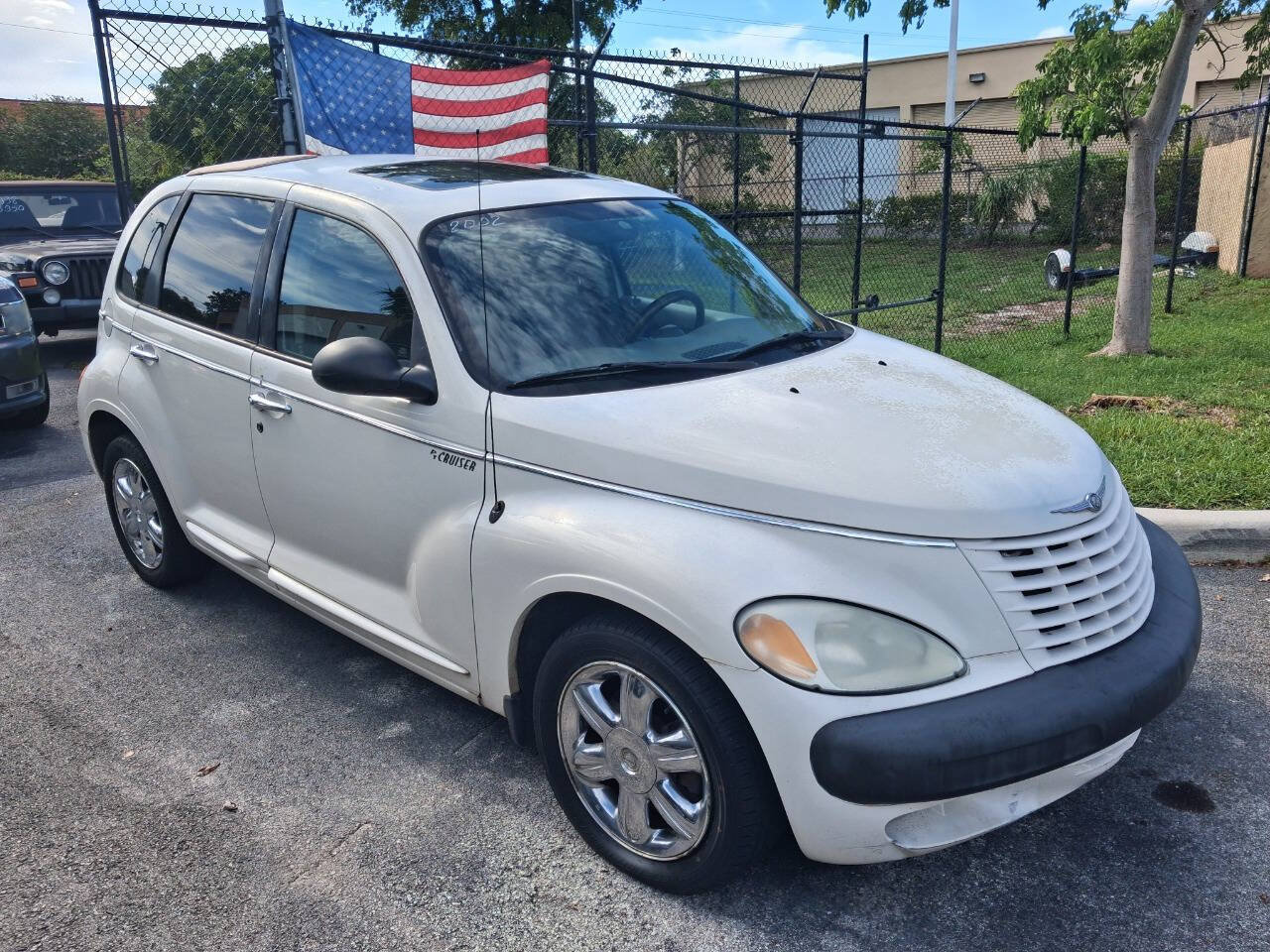Used 2002 Chrysler PT Cruiser Limited FWD image 4