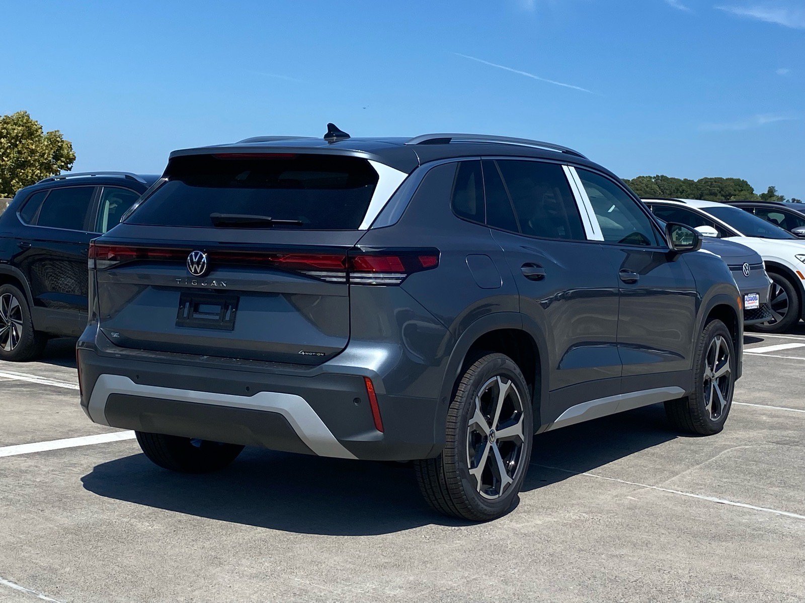 New 2026 Volkswagen Tiguan SE AWD/4WD image 3
