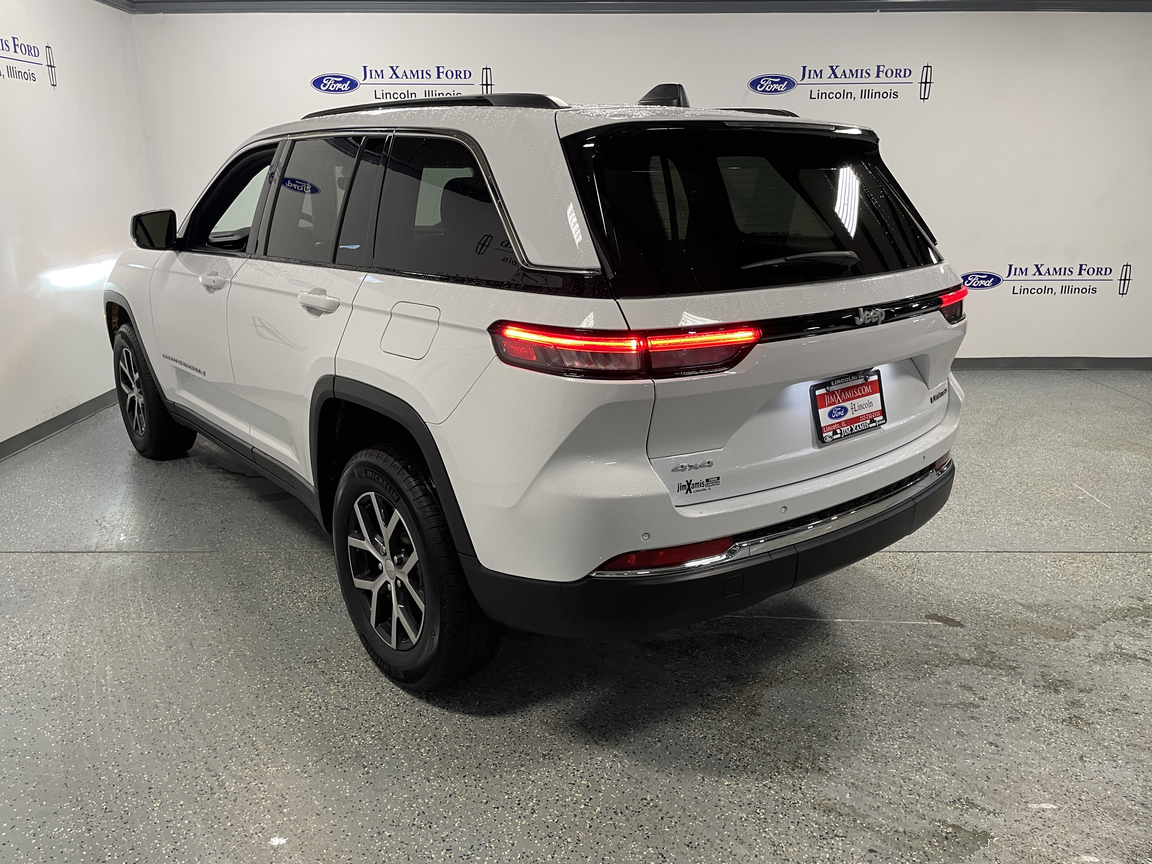 Used 2024 Jeep Grand Cherokee Limited image 4