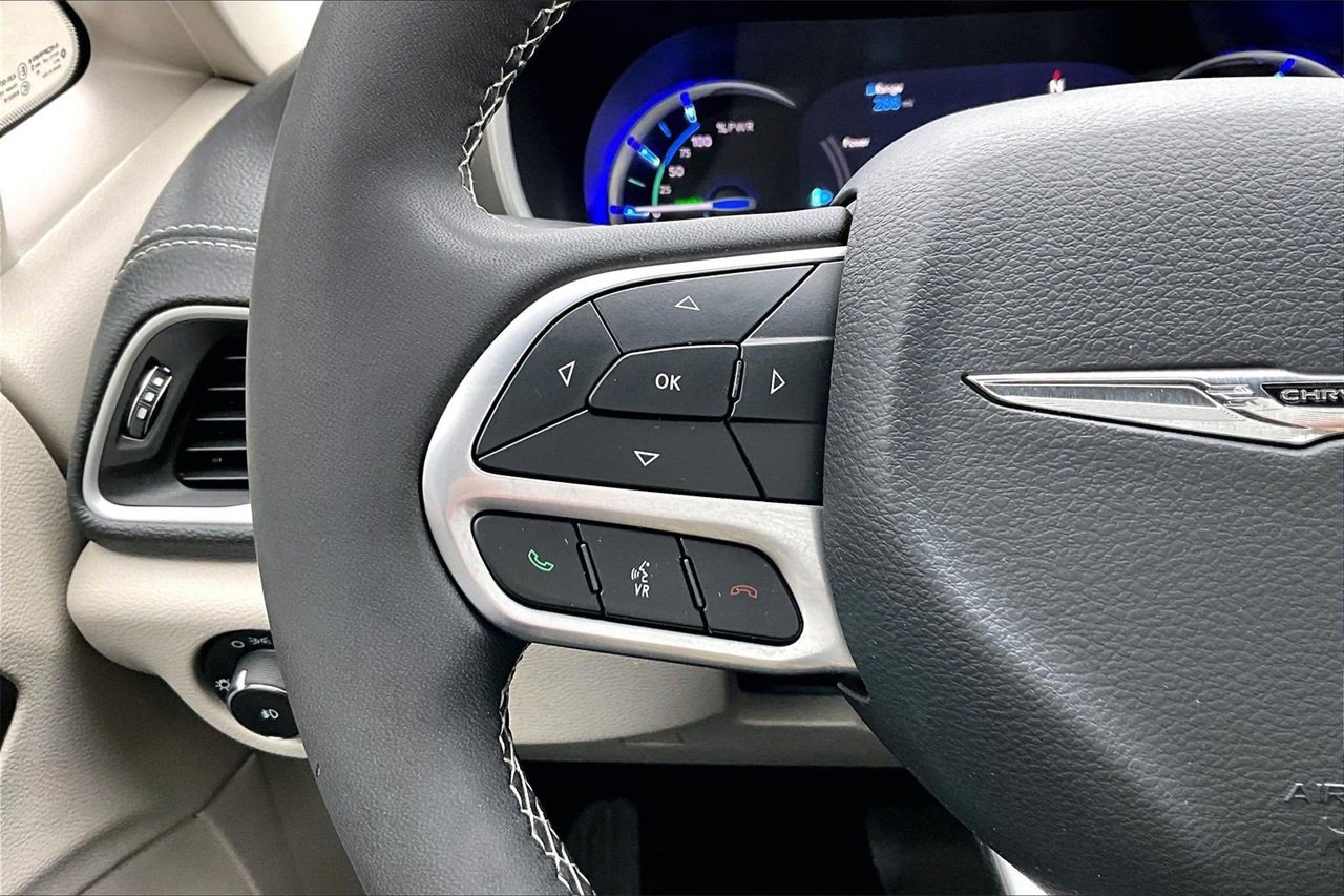 Certified 2024 Chrysler Pacifica Select image 30