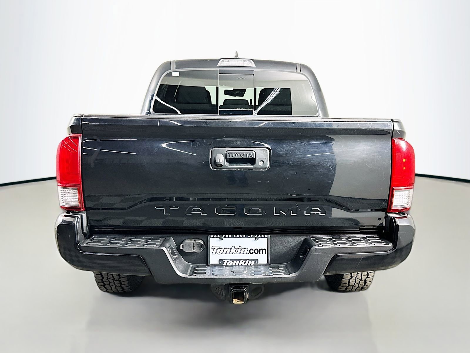 Used 2018 Toyota Tacoma TRD Sport AWD/4WD image 6