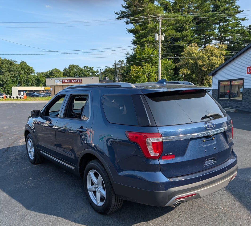 Used 2017 Ford Explorer XLT w/ Equipment Group 201A AWD/4WD image 4