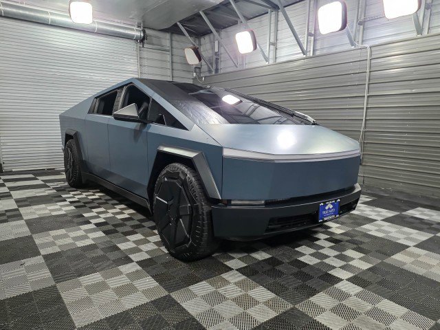Used 2024 Tesla Cybertruck AWD Crew Cab image 4