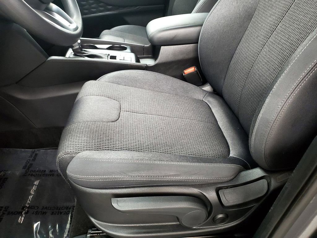 Used 2019 Hyundai Santa Fe SE image 13